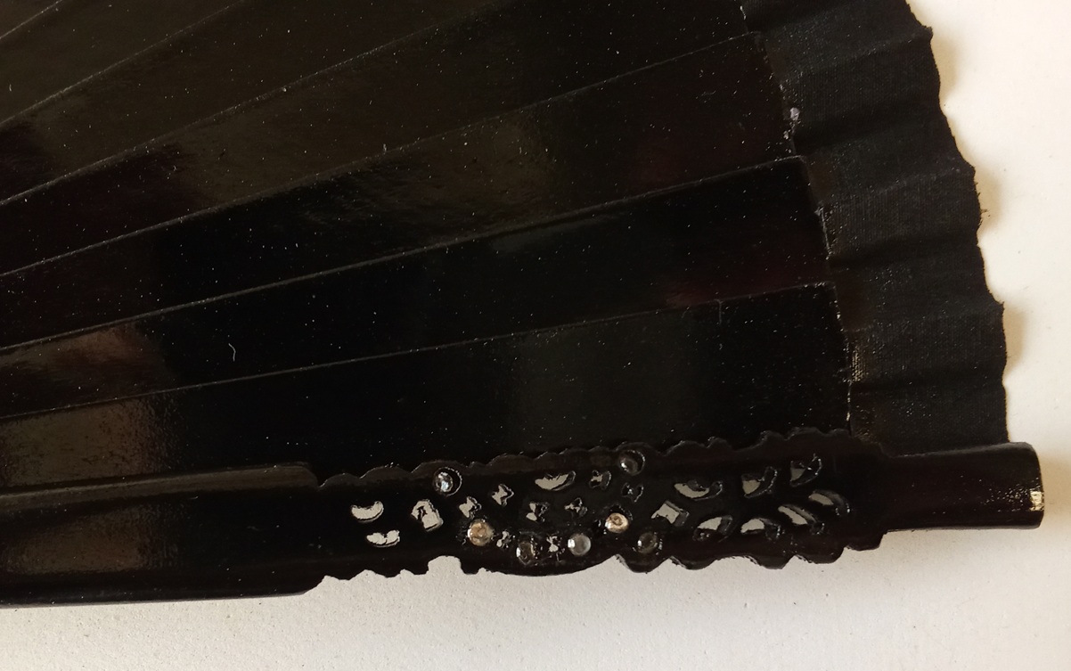 Ref. 70. Negro. detalle